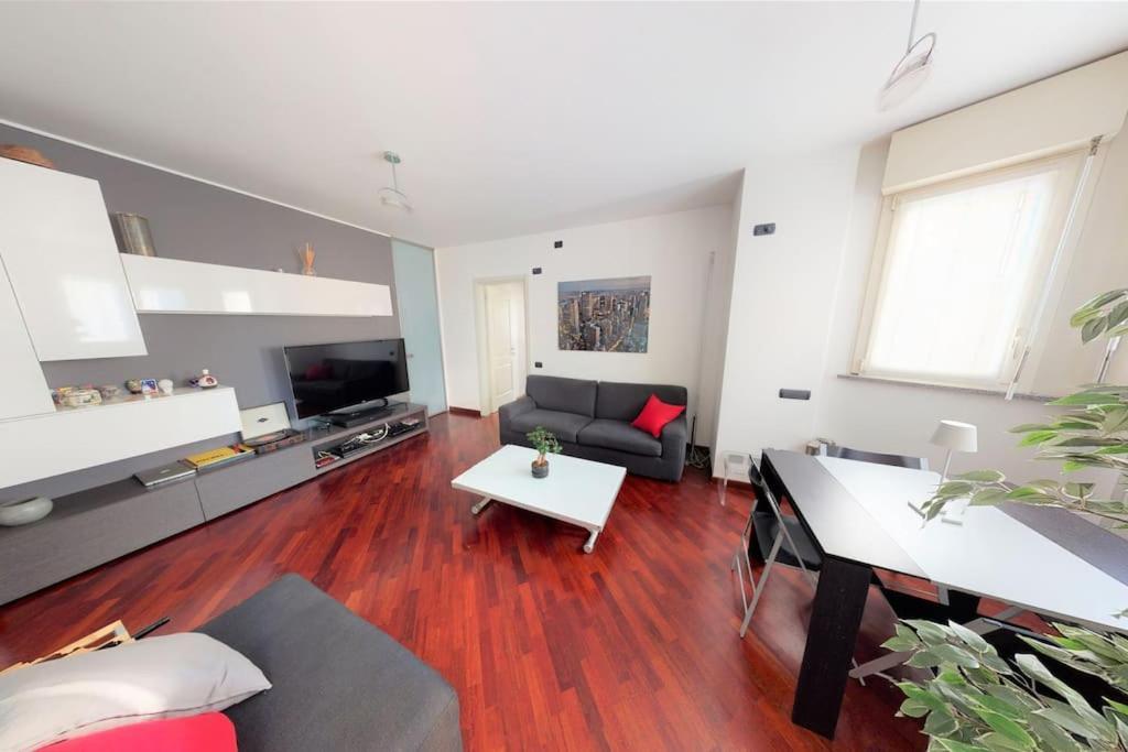 Apartment+Garage Near Novegro Exhibition/Linate 세그라테 외부 사진